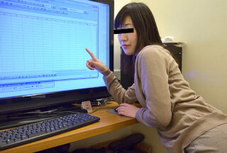 10musume 天然むすめ 080420_01 設定方法の分からなくなっちゃった美人パソコン講師が罪悪感を感じて中出しまでさせてくれました 五十嵐さとみ