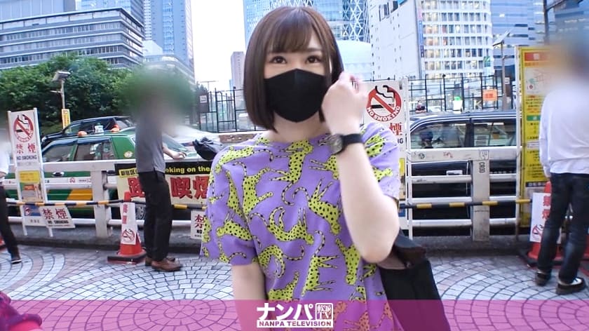 [中国語字幕]200GANA-2302 マジ軟派、初撮。 1493 『新宿駅で大量のコンドームをブチまけてみた！』という企画(のフリ)を決行！拾ってくれた優しい女の子をインタビューと称してホテルへ連れ込み！ゴムをつけて0.01mmのソーシャルディスタンス！小柄な体型由来の狭いオマ○コを堪能すると、可愛い喘ぎ声が部屋に響く！