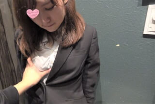 FC2PPV 1568051 【無】2週連続！モデル体型美女ひなちゃん祭り！ バレたら強制退店！？ 感じやすい彼女が声を出せない漫喫でどうなったかご覧くださいｗ【個人撮影】