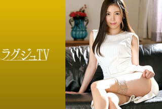 259LUXU-1360 ラグジュTV 1348 スレンダー美脚な歯科医師が緊張の面持ちで初登場！結婚7年目で夜の営みはご無沙汰…。他人の肉棒に目を輝かせながらじっくりと貪り、久しぶりのセックスの刺激に体をのけ反らせて連続絶頂する濃厚セックス！！