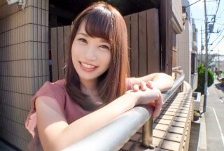 SIRO-3983 【初撮り】【きめ細かい肌】【潮吹き】恥ずかしがっていた現役介護士、カメラの前で大声を出し痴態を魅せる。 応募素人、初AV撮影 109