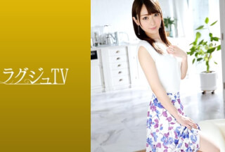259LUXU-1150 ラグジュTV 1159 平凡な毎日に刺激を…。子育てと仕事と結婚生活と…次第に薄れゆく旦那の温もり。寂しさとぽっかりと空いた心の隙間を埋める為、AV出演を決意した美人妻。久しく味わう膣内の摩擦に恍惚の表情を浮かべ、巨根に跨り一心不乱に腰を振る姿は必見！
