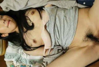 FC2PPV 1018973 【個人】息子が学校の間…思い出の飾られた部屋の中で初他人棒を受け入れ戸惑いながらも股間を大量に濡らす