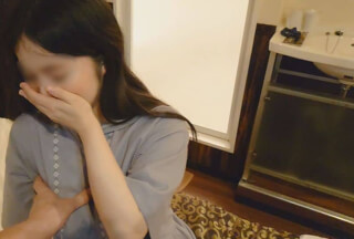 FC2PPV 1863679 【個人撮影】幼顔の三十路人妻が借金返済に追われ泣く泣く円光【素人・中出し】