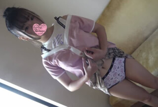 FC2PPV 1917609 10代家出少女と再会。お母さんに手伝ってもらったメイクとお気に入りの服が背徳感を煽る。純粋な少女の濡れた発育中マンコに濃厚精液を大量中出し。