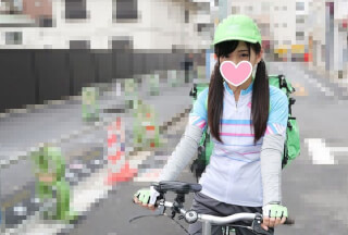 FC2PPV 1315787 【ウーバー女子】筋肉キレッキレ 23♀！巷で噂のノーブラノーパン可愛すぎるウバ女を連れ込み種付けSEX！みんなで乱交ハメ撮り【素人・乱交・個人撮影】  [有]