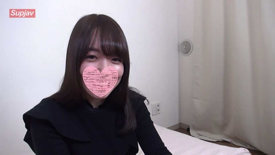 FC2PPV 1336810 ☆初撮り☆完全顔出し☆黒髪清楚な21歳・Fカップ美少女が人生初の3Pでオヤジたちにむちゃくちゃにヤラれちゃう！！【特典付】