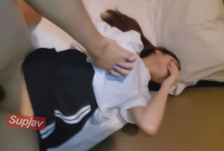 FC2PPV 1401084 【無修正】敏感なロリ体型の書店員にクリ責めのバイブで痙攣連続イキ連続中出し②