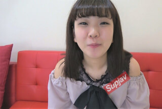 FC2PPV 1409115 「無修正」「顔出し」地下アイドルのロ〇少女ここなさん２０才❤愛嬌たっぷりの可愛らしい彼女からは想像できないような匂いが・・・。笑いながら恥ずかしがる彼女に臭い精子を… [有]