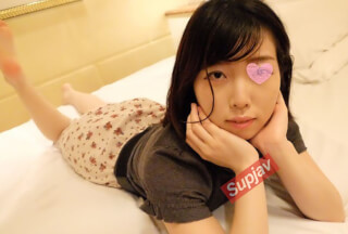 FC2PPV 1431409 まじめな本屋勤務のちなつちゃん 22歳　真面目そうなルックスからは考えられないほどのエロっぷりにギャップ萌えする1時間