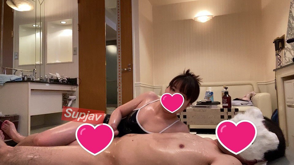 FC2PPV 1373867 【個人撮影】清楚系美女　現役ソープ嬢＆セクシー女優　蜜香さんとソーププレイで生中出し