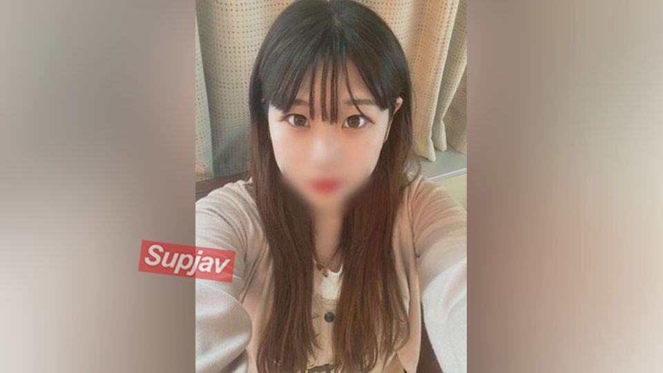 FC2PPV 1385923 ちょっぴり天然な性格がカワイイIT系勤務の美少女(怒らなそうなので中出ししました)