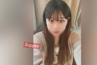 FC2PPV 1385923 ちょっぴり天然な性格がカワイイIT系勤務の美少女(怒らなそうなので中出ししました)