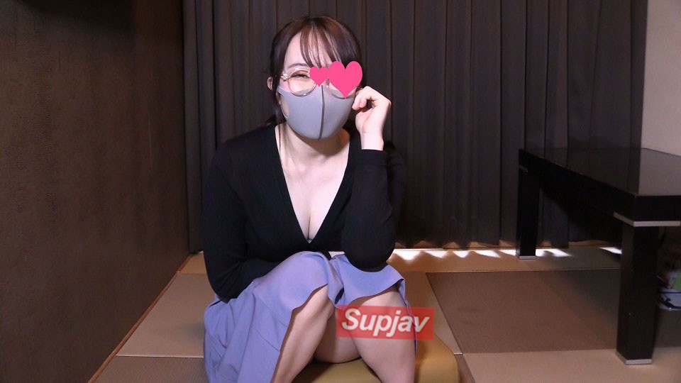 FC2PPV 1325156 [Personal Shooting] 95㌢ G Cup Glasses Ol Creampie Sex ♂ Push Down Sleeping Back 3 Consecutive Deaths!