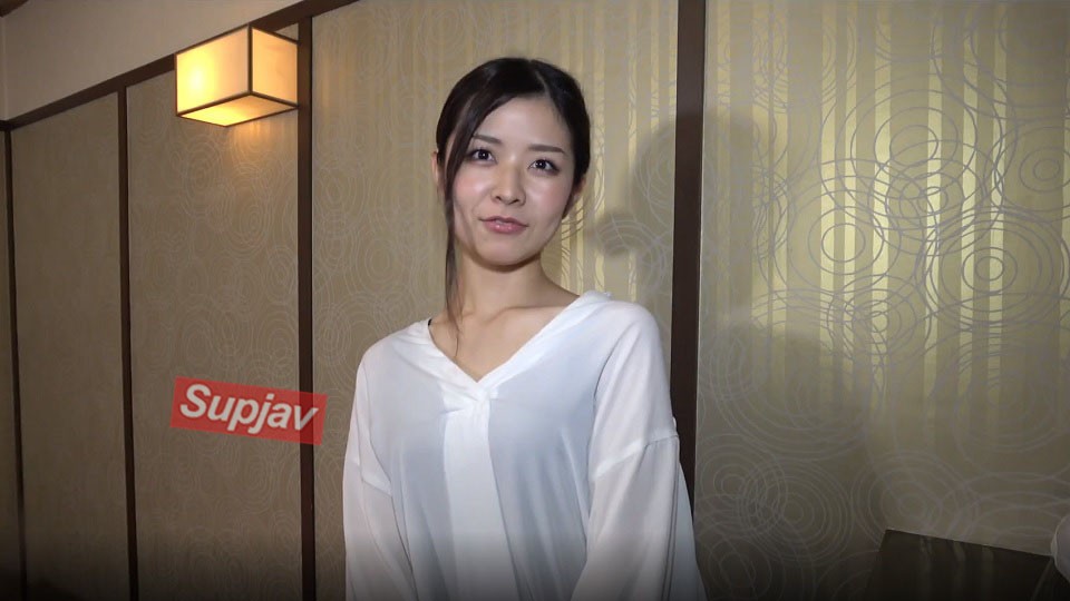 FC2PPV 1313013 【超SSS級4K撮影】初撮り18歳！全身が性感帯の実はドMな京都美人♥乳首こねくりだけで潮吹き♥イラマチオ大好き♥大興奮アへ顔♥肉厚オマンコ串刺しピストン♥膣奥に危険日種付け中出し！！【蔵出し2年もの
