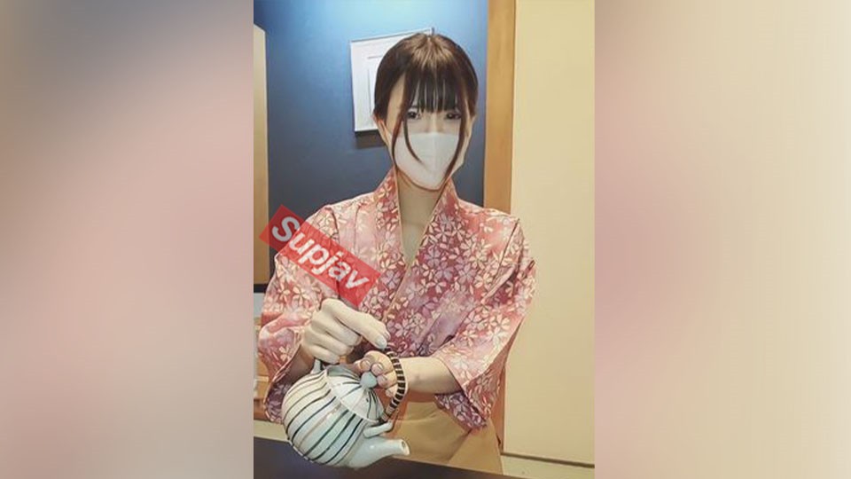 FC2PPV 2995473 僕のセフレJDが仲居をしてる旅館に宿泊・仕事中にハメ撮り