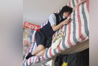 FC2PPV 放課後親のいない彼女の部屋で生ハメ～府立普通科③長い黒髪の女の子。
