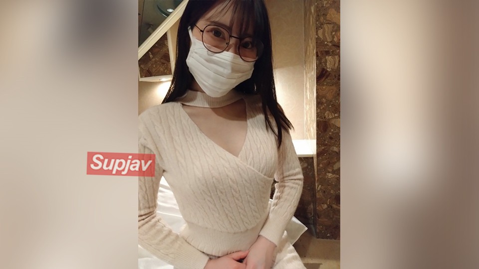 FC2PPV 3192936 【個人撮影】ちょっと天然系の巨乳で色白な眼鏡女子　趣味のサバゲーの為のお小遣い稼ぎです