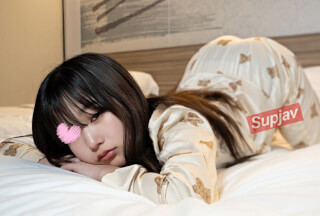 FC2PPV 3199782 【パジャマ★モナシ】パジャマdeおじゃま♥18歳のリアルティーン娘♥どアップアングルの手マンがエロエロで丸見え状態に♥あえぎ声がとってもキュートでガチで感じまくっちゃって