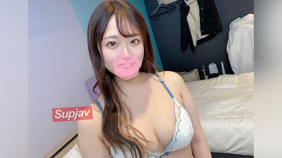 FC2PPV 3202067  巷で話題の巨乳な看板娘に、中出しでマーキングしておきました！