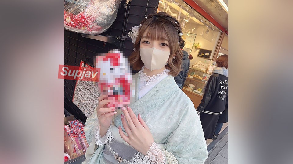 FC2PPV 3215955 初顔出し撮影！！本日限定1980pt！！僕が通っている青山の美人美容師に着物を着せて河川敷で野外フェラ＆口内射精！！彼女の美貌とあまりの気持ち良さに興奮冷めず2回連続生中出し！！