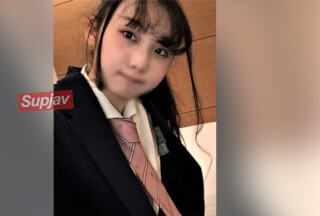 FC2PPV 3244600 [初中出しハメ潮]〈10代純情派娘〉人生初のハメ撮りでザーメン大量受精！「赤ちゃんできたらどうしよう・・・」と言いながら絶頂しまくりでしたぁ～