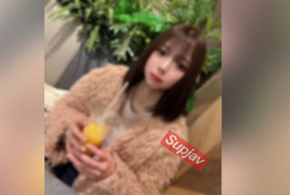 FC2PPV 【色白】Fカップ美○女ももちゃん。街中でファンに見つかり絶体絶命。アイドルの汗の匂いを嗅ぎながら二度も膣奥発射。。