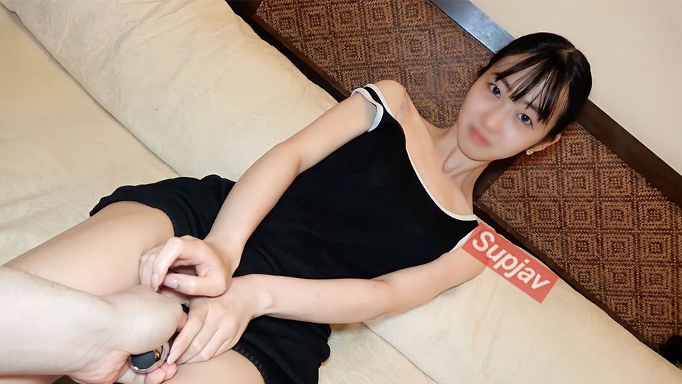 FC2PPV 3689045 【無】【ゴックン価格】普通の女子が一番エロい！真面目で清楚なスレンダー美女とのハメ撮り！おじさんに精子を飲まされて二回も中出しされてしまい闇落ち確定！※特典高画質版