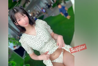 FC2PPV 【初撮・モ無】ユ.ニ○ロで働く色白Fカップ美女。群衆の中大胆に露出。順を待つ親○に構わずトイレで犯し2度の大量中出し。。。