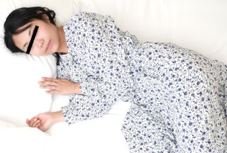 Pacopacomama パコパコママ 102823_930 熟女のチングリ返しアナルペロペロ 井上美代