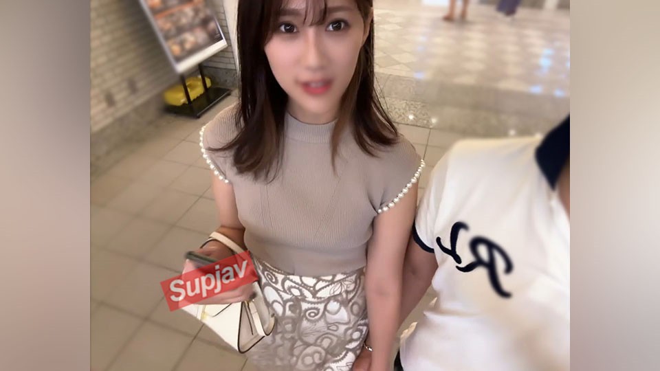 FC2PPV 3991760 【無】清楚でおっとりした後輩女.子。デートついでに遠隔バイブ公衆の面前でマン汁垂らしててイキまくり！お嬢様のくせに毛ありマンコなので罰として大量中出し！