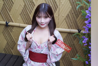 FC2PPV 4221749 【無修正】青さが残るパイパン口/リ美女と露天風呂セックス！！美脚を大胆に開脚！馬乗り騎乗位でだいちゅきなおじさんチンポを食い尽くす。