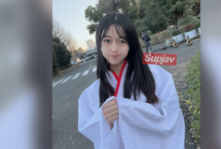 FC2PPV 4494567 顔出し！3日間限定！学園では学級委員を務める真面目で可愛い女 ◯ ◯ 生をバイト先の巫女姿に・・・神に仕える身である女 ◯ ◯ 生の知られざるもう一つの顔は貪欲で感度抜群のド淫乱な女のこ！