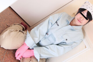 10musume 天然むすめ 101724_01 物欲しそうな女子清掃員にチンポまで掃除してもらいました 坂田もも