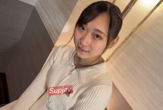 FC2PPV 4553654 かすみちゃん 20歳 狐顔美乳健全エステ嬢の濃厚手コキフェラと生中出しフィニッシュ [有]
