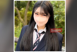 FC2PPV 4560051 【無】激萌えアニメ声の18歳、黒髪ワンレンロングが似合いすぎるリオンちゃん！！卑猥すぎる舌使い♪ エロギャップ極まる超絶激カワ乙女に大量種付け！！