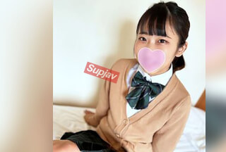FC2PPV 4566682 期間限定価格【無】小柄で華奢な体つき、少し触れただけで感じてしまう感度180%の彼女に制服着させてハメ倒す！涙が出るほど喘ぎ、絶頂に達し、悶える彼女と濃厚な中出しSEX！おまけ動画あり