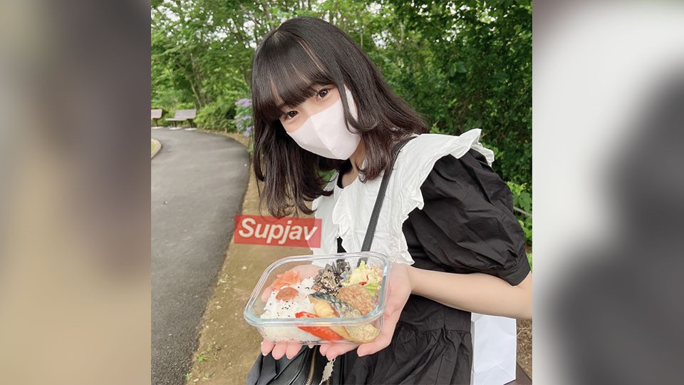 FC2PPV 4573382 顔出し！3日間限定！自分の変態具合に目覚めはじめ快楽への好奇心が隠せない専門生！野外で口の中に出された体液を一滴残らず笑顔で飲み干す彼女をさらに密室に連れ込みスレンダーな身体に生中出し！！