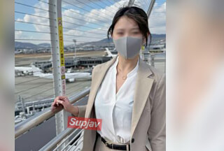 FC2PPV 4625589 First Appearance Serious Amateur! Enjoy Inserting A Remote Vibrator Into A Working D-Cup New Graduate OL Who Returned Home At The End Of The Year At The Airport W
