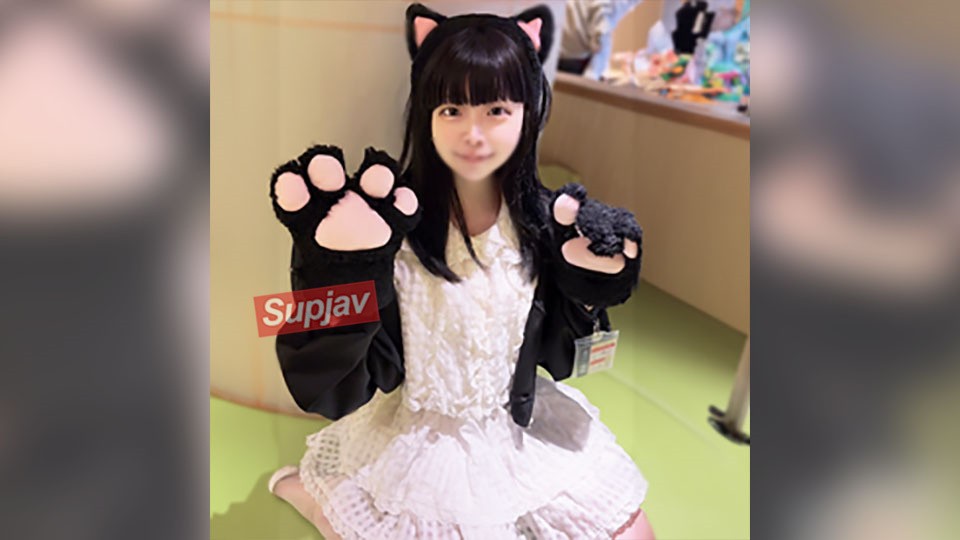 FC2PPV 4666498 ※4/30で削除【合法】147cm究極の童顔*体型の18歳コンカフェ嬢。生えかけの陰毛を剃毛プレイ。笑顔に我慢できず2度の種付け。。。