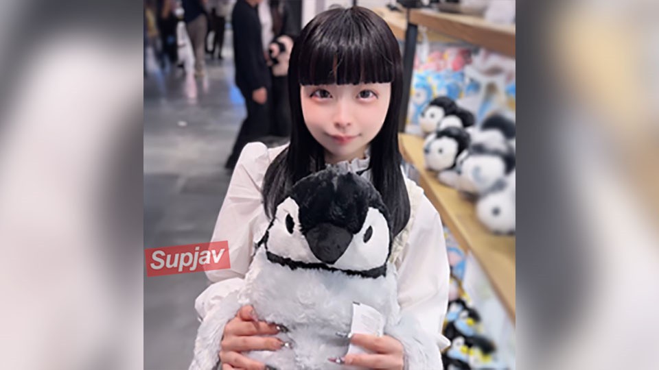 FC2PPV 4687524 新垢ｲﾍﾞﾝﾄ限界価格70％OFF顔出し【未公開】148㎝圧倒的ろ〇の18歳ｺﾝｶﾌｪ嬢。汗たっぷりの巨根にﾒｽ顔発令。発情した膣に2度の種付け。。。