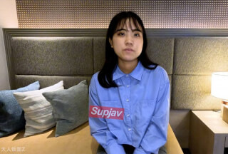FC2PPV 4692938 葵（19\） 虽然对性一无所知，但是因为真的很需要钱所以出现在了视频中。她第一次口交并在镜头前展示她有着大黑乳晕的裸体。
