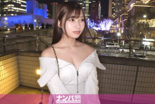 200GANA-3210 マジ軟派、初撮。 2178  【恋愛体質×性欲特化】元保育士でアパレル始めたばかりのクラスで一番可愛いえくぼ美女！実は高校時代に大人ともヤってた経験人数40人のド淫乱！週2希望のイキ顔サンタが潮吹きで聖夜を染める