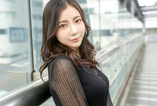 SIRO-5463 【人气光环 x 经验丰富，身材细腻】32岁美女网红第一次拍摄很紧张！“好紧张……”她笑着说道，紧接着，舌尖交缠的激情之吻和一波波快感袭来。她无法拒绝，也无法掩饰自己真实的高潮【初拍】线上AV应聘 → AV体验拍摄 2371