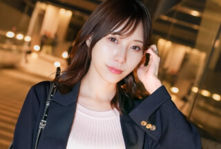 SIRO-5527 旦那に内緒で応募したシゴデキOLかえでさん。モデルでもやってたか？！と思わせるスタイルを舐めて！舐めて！バックで突きまくれば甘い声で何度も絶頂しちゃう変態ちゃんにジョブチェンジ！知的さから滲み出る女の性欲をご覧あれ！ 【初撮り】ネットでAV応募→AV体験撮影 2408