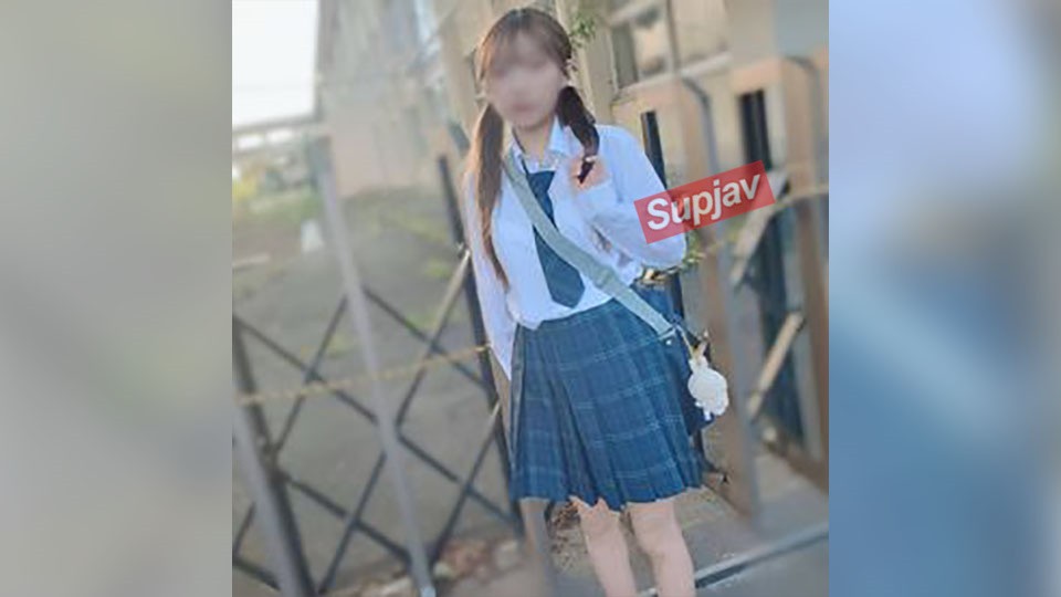 FC2PPV 4753469 放学后，Run-chan被搭车接走，检查了她的内裤后，我们把她带到了酒店进行POV拍摄