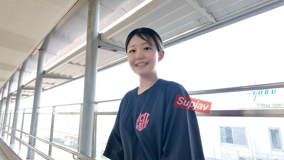 FC2PPV 4757902 13日まで990pt!! 【FC2初】※ガチ19歳Fカップに会いに佐野駅へ!!　オサなさ残るJDが(金)欠で撮影応募　黒巨根で大量中出し