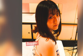 FC2PPV 4805544 [否] 女大学生咲（20岁）接到私人约会电话，但无法拒绝伊拉玛奶油派 ww