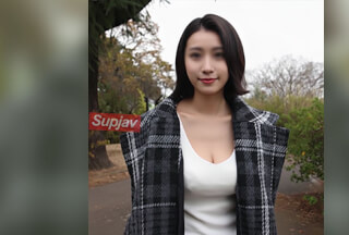 FC2PPV 4827480 [巨乳已婚妇女] 一位拥有如此美貌的已婚妇女！？结婚五年却一直无性生活，这位温柔丰满的妻子终于到了极限。她那如同农妇般的身体在高速的抽插下疯狂起来，欲望在连续三次射精中爆发。 [有]