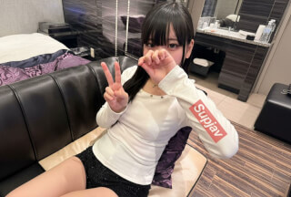 FC2PPV 4863694 我以前经常和那个活泼的金发女郎玩得很开心，没想到她竟然变成了一个端庄的黑发女孩。♥为了庆祝重逢，我们进行了一次无保护性行为，当时我的理智几乎崩溃了。♥